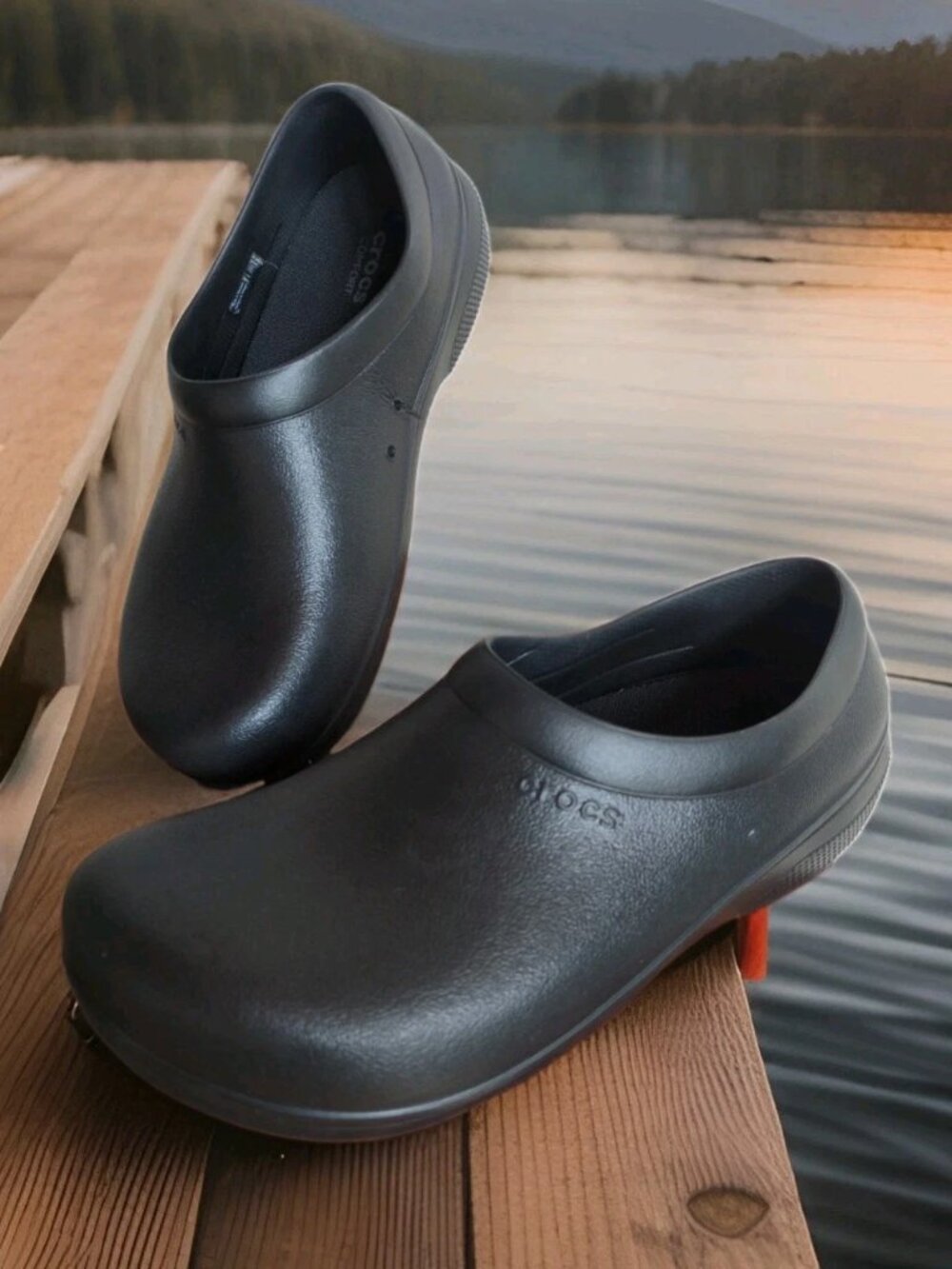 Crocs "On The Clock" Black Work Shoes M9 W11 Crocs Lock Slip Resistant Clogs